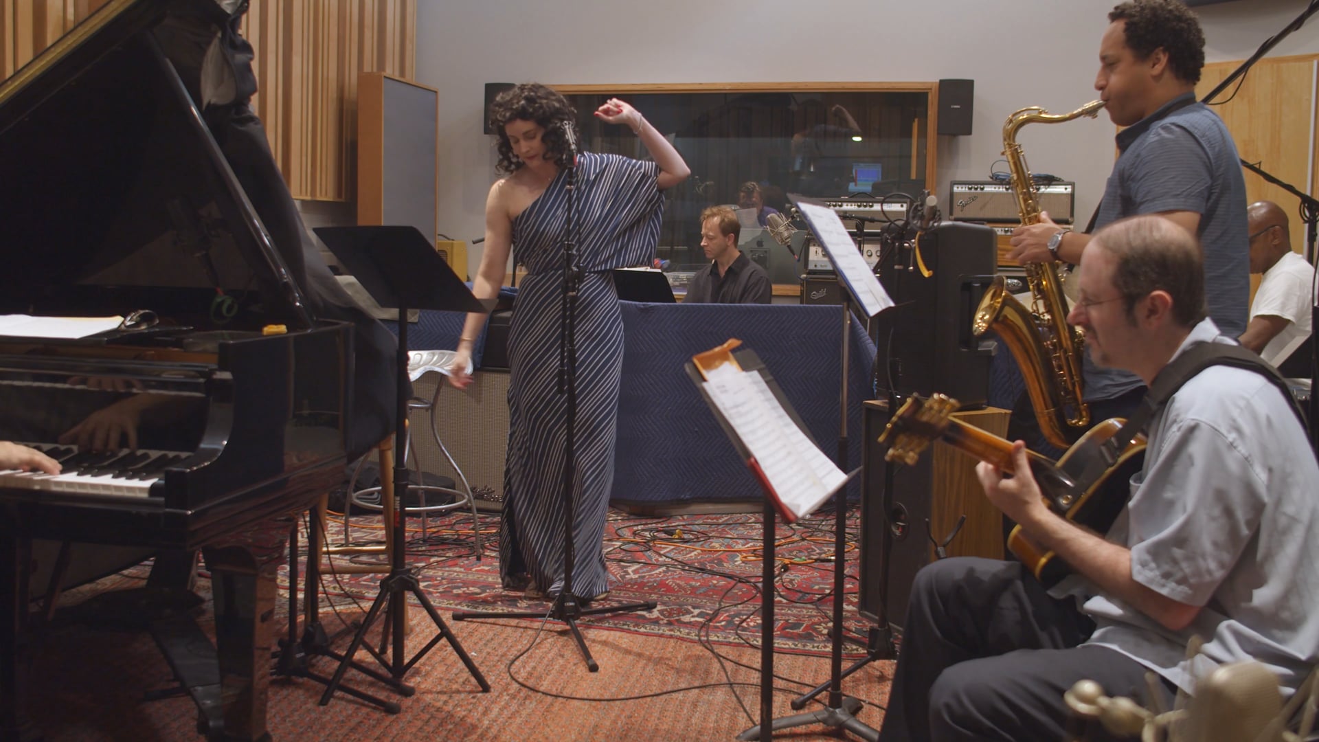 Commercial: Lizzie the Jazz Singer