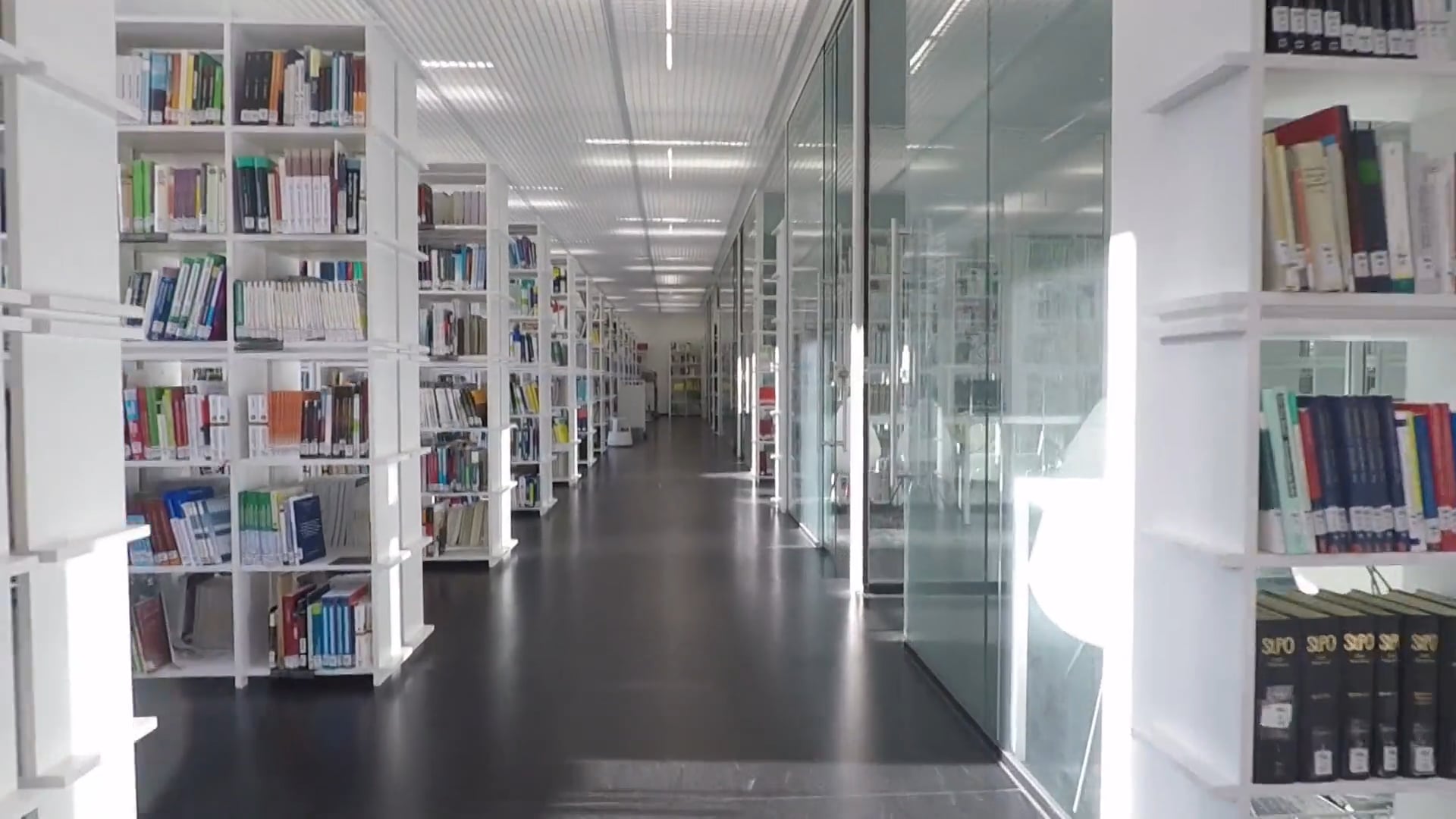 Bona Resilient System - before and after of the Library at Koeln - FHOEW