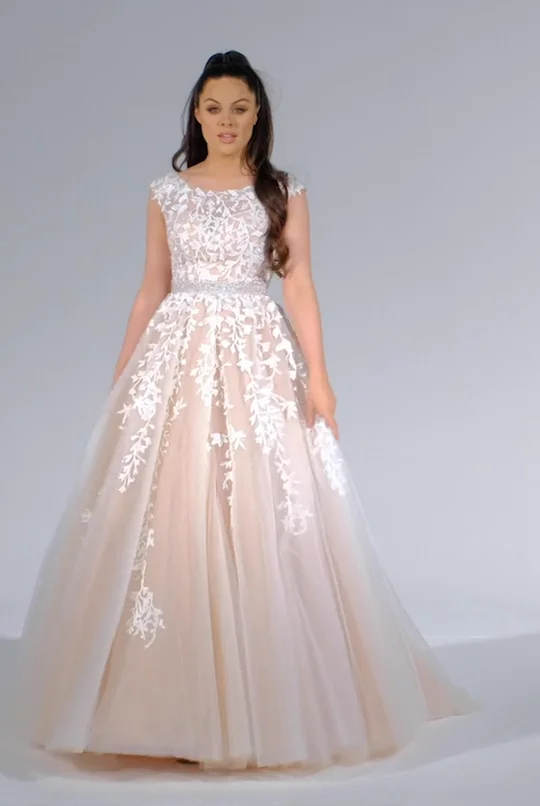 Sherri Hill 53356 on Vimeo