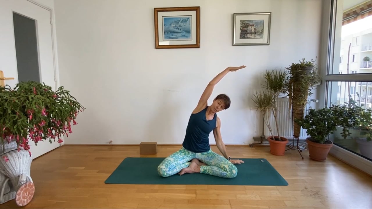 Jour 11. Cours de yoga - Prendre conscience de sa colonne vertébrale avec Sylvie Berardi (44 min)