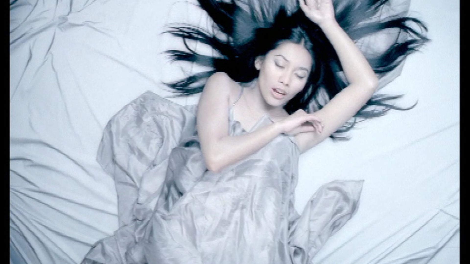 ANGGUN "Au nom de la lune"