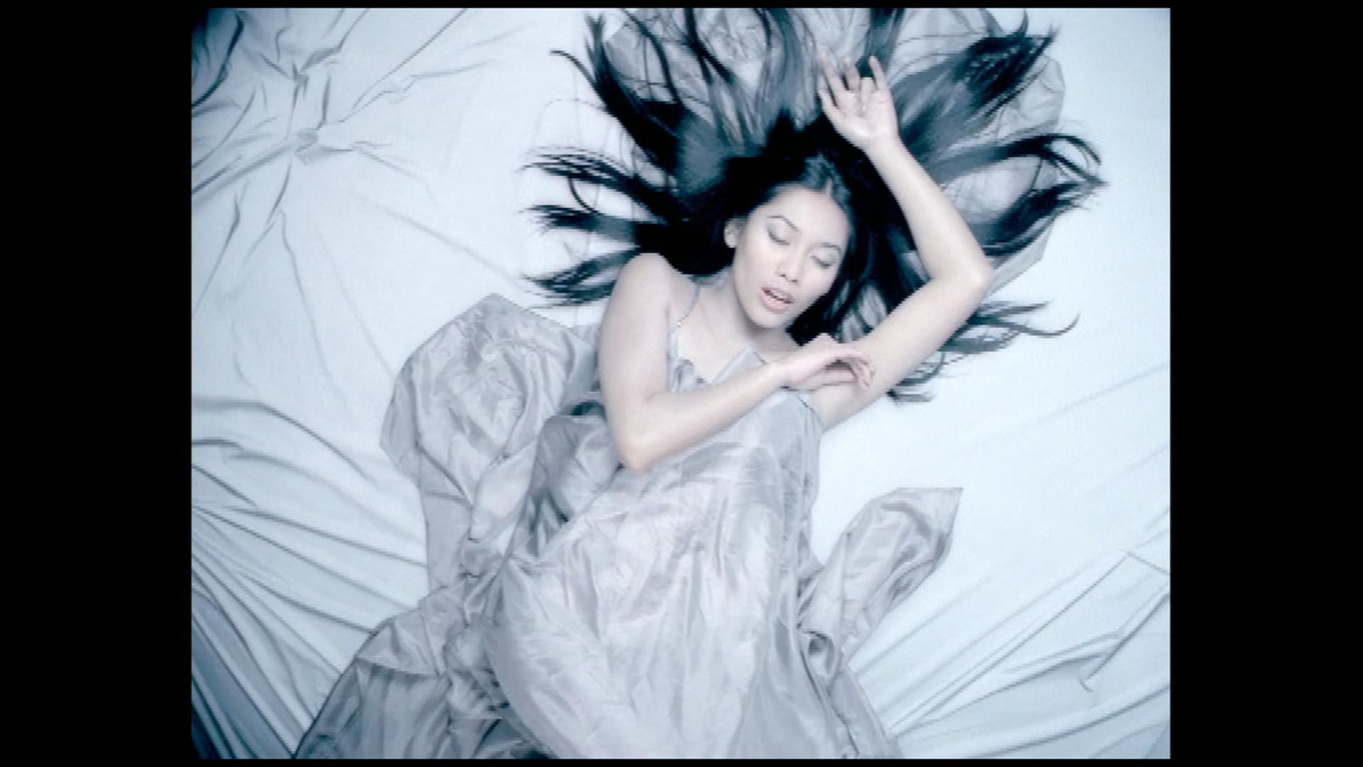 ANGGUN "Au nom de la lune"