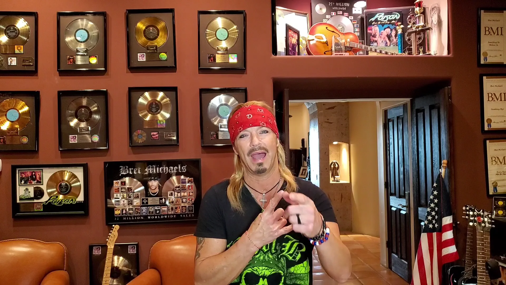 POISON's BRET MICHAELS Brings Photographers Back To The Pit In Miami - “Aim  Your Cameras At What Matters, The Audience Behind You And Stay Here For  Longer, I'll Pay Whatever Fine Is