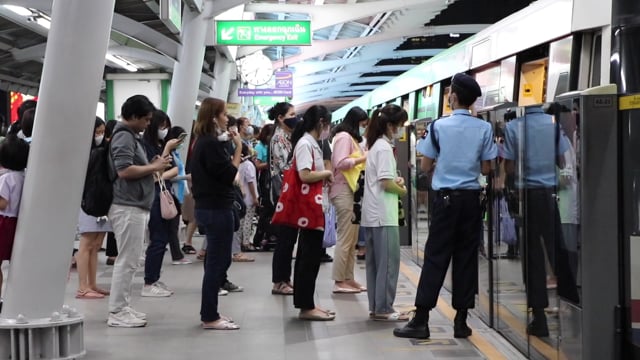 Социальная реклама в метро Гонконга | Пикабу