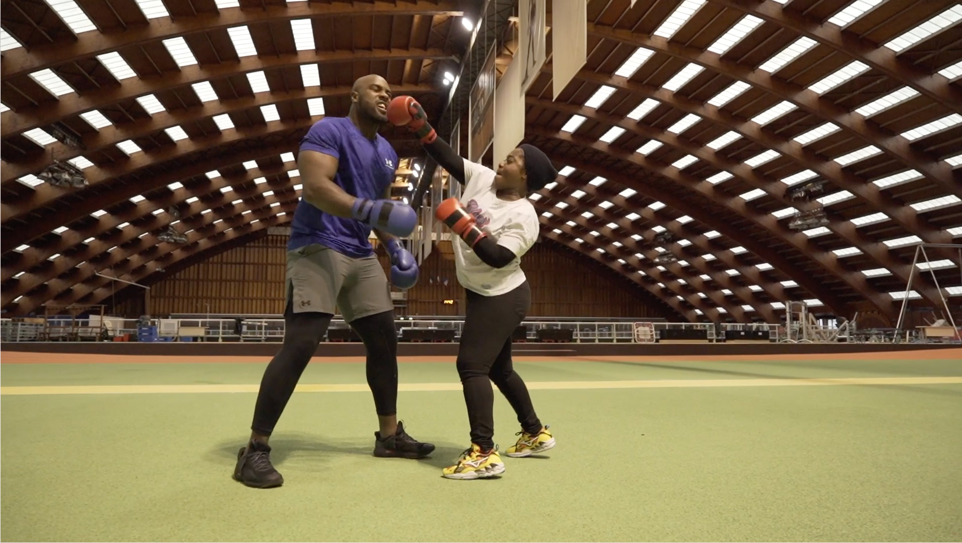Teddy Riner en prise avec Claudia Tagbo (Crédit Agricole)