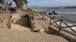 Costes es compromet a reparar la platja del Portitxol