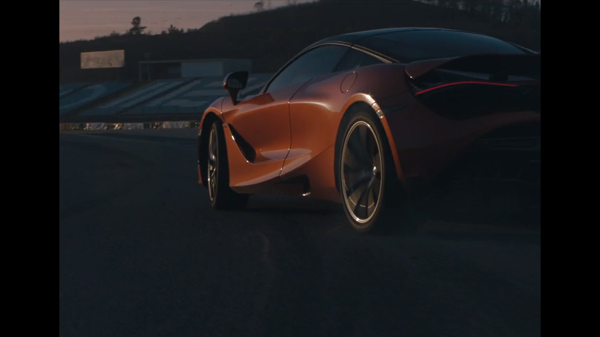 mclaren_145-cut013-ONLINE-RedS_2017-03-03_TITLED-MASTER_apflamel03-H264