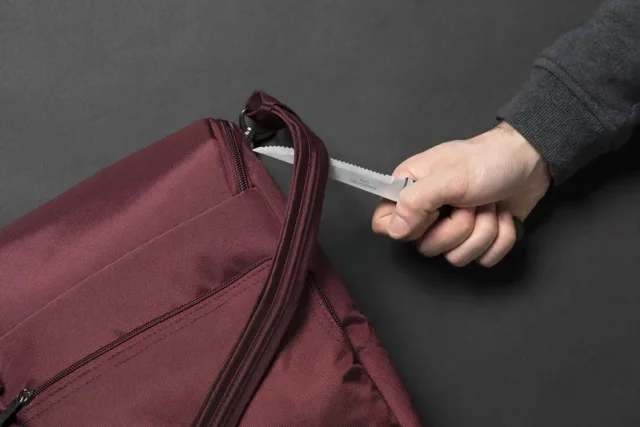 Comment bien choisir votre sac à dos anti-pickpocket - papernest