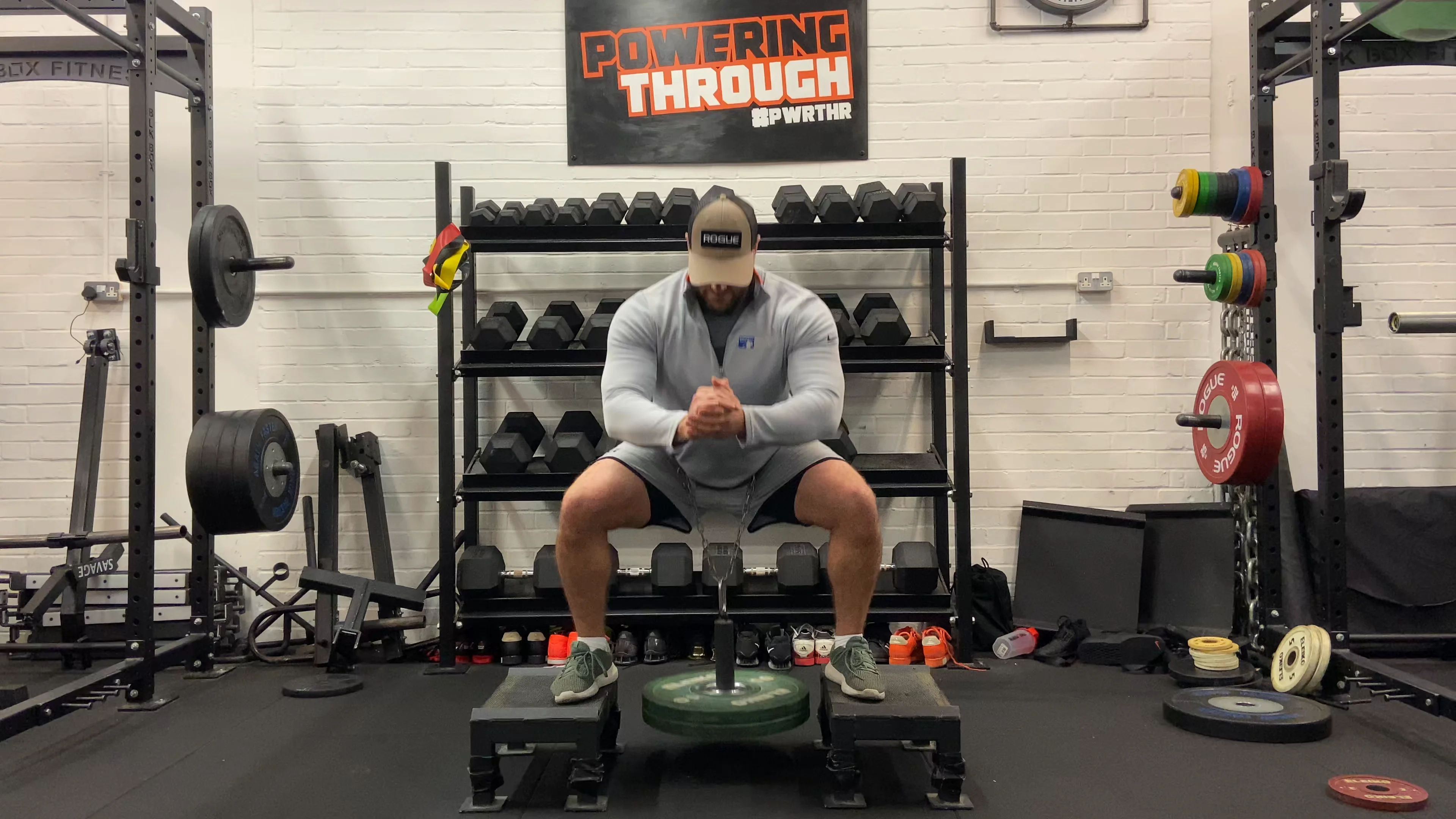 Landmine belt outlet squat