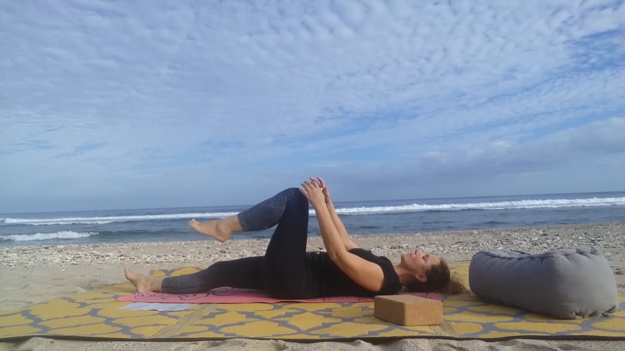 29. Cours de yoga : Séance anti-stress à la plage avec Valérie Penet (42 minutes)