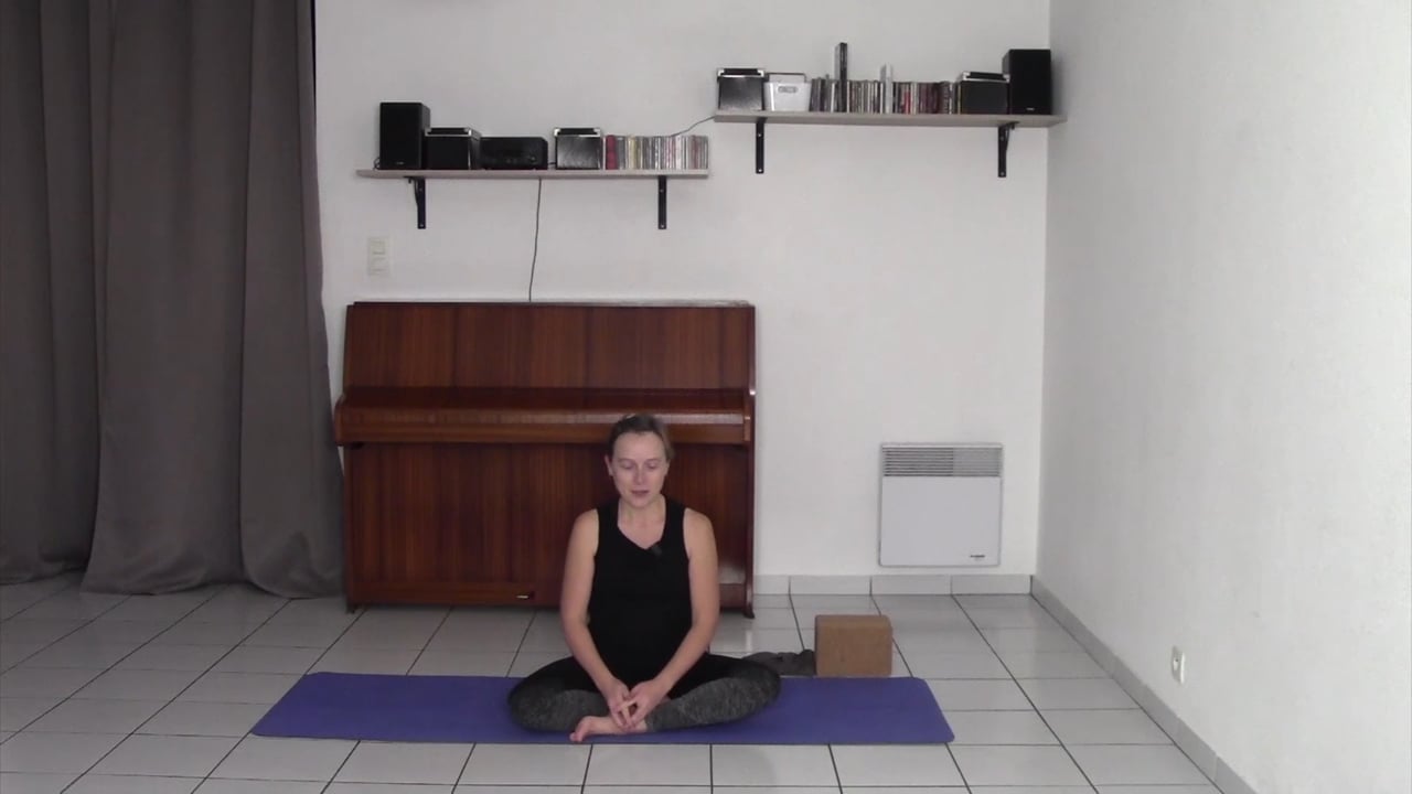 Jour 1. Cours de yoga - Se connecter et ressentir l'expansion avec Aurélie Langlais (52 min)
