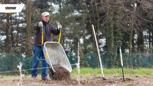 Come vangare e zappare - preparazione del terreno prima di semine e  trapianto delle piantine 