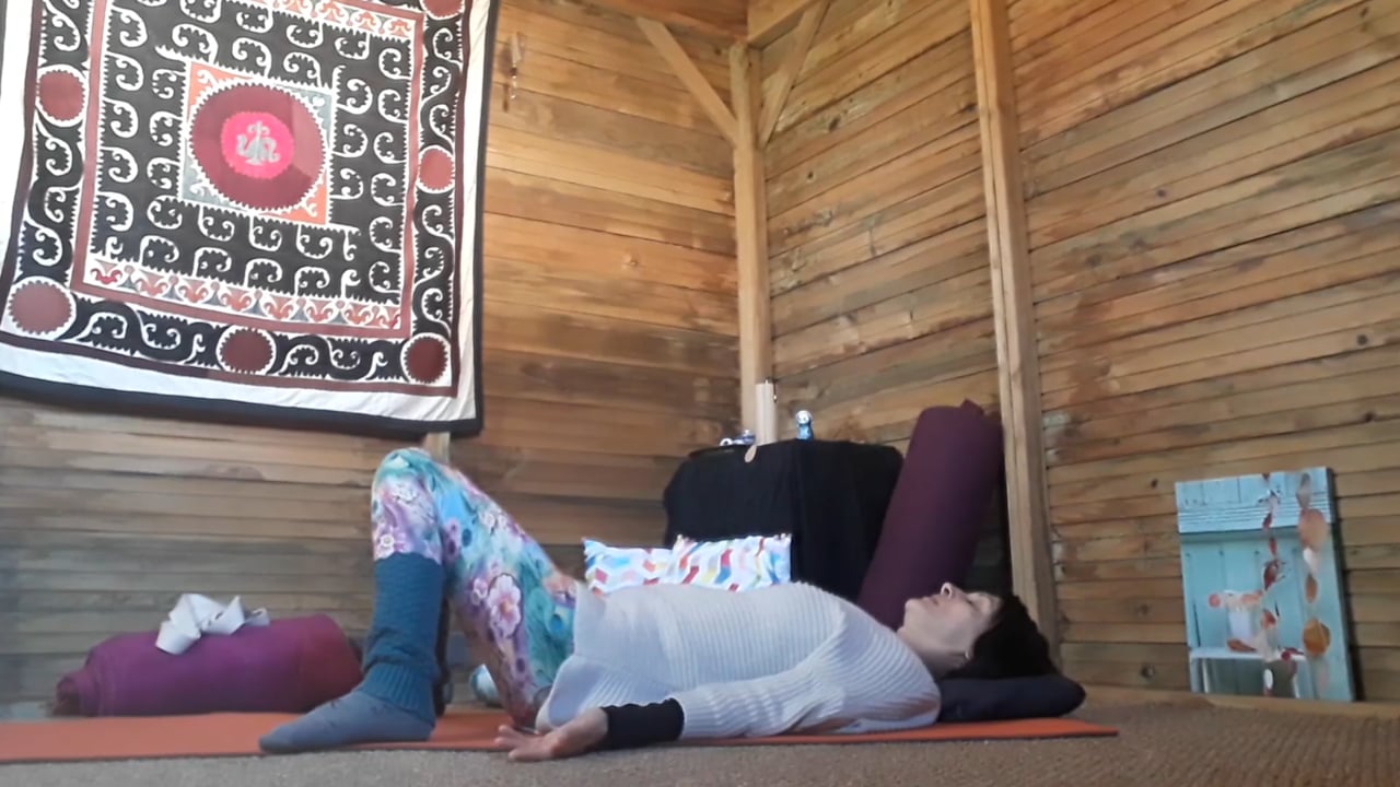 30. Cours de yoga - Séance pour atténuer les effets secondaires des traitements avec Laurence Davant (59 min)