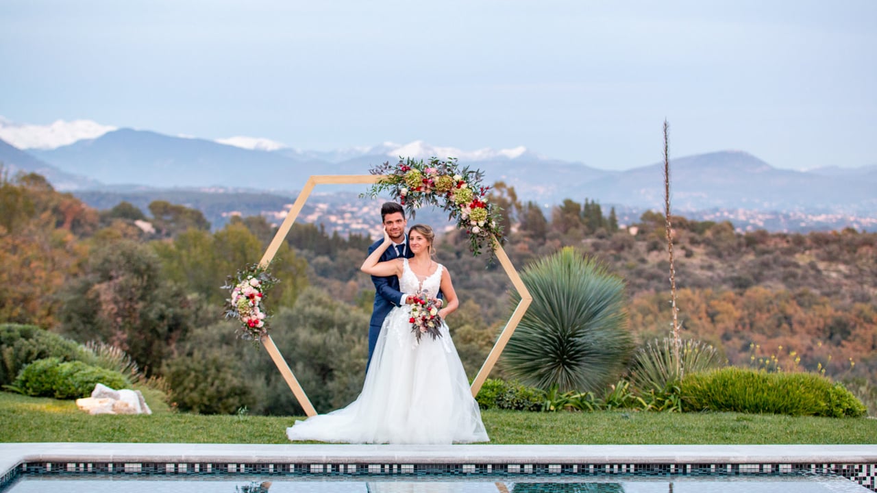 Vidéo Romance Roquefort les pins - Claire + Jérome - Romance à la Villa Azuréenne | PlanetGFX