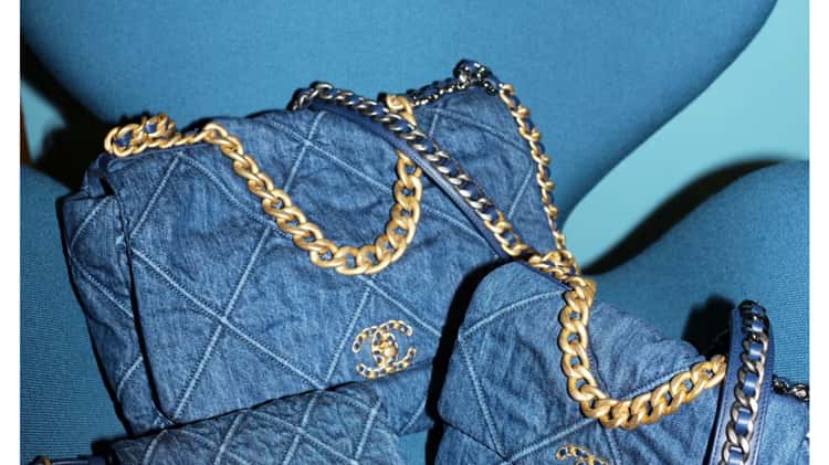 Chanel 19 denim online bag