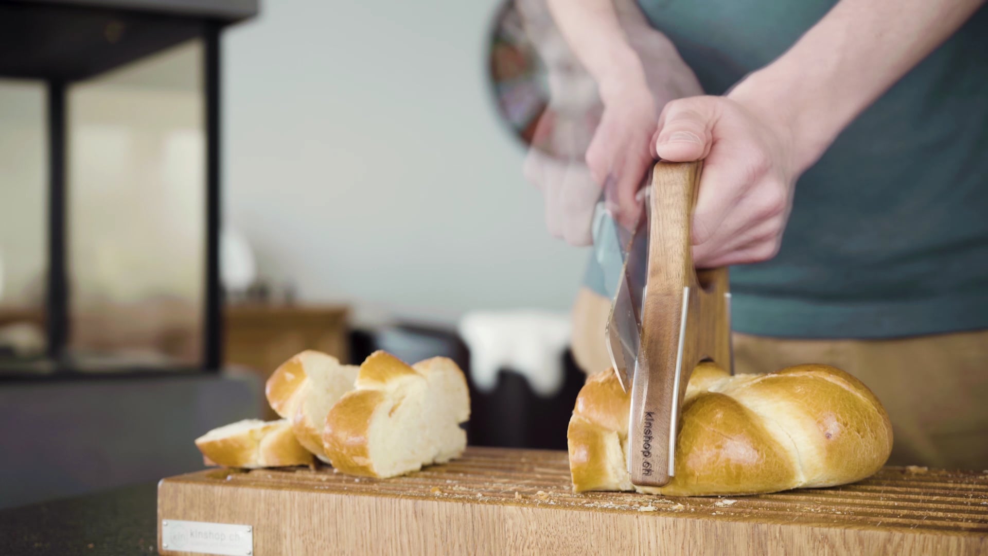 Brothalter mit Chromstahlschutz in action