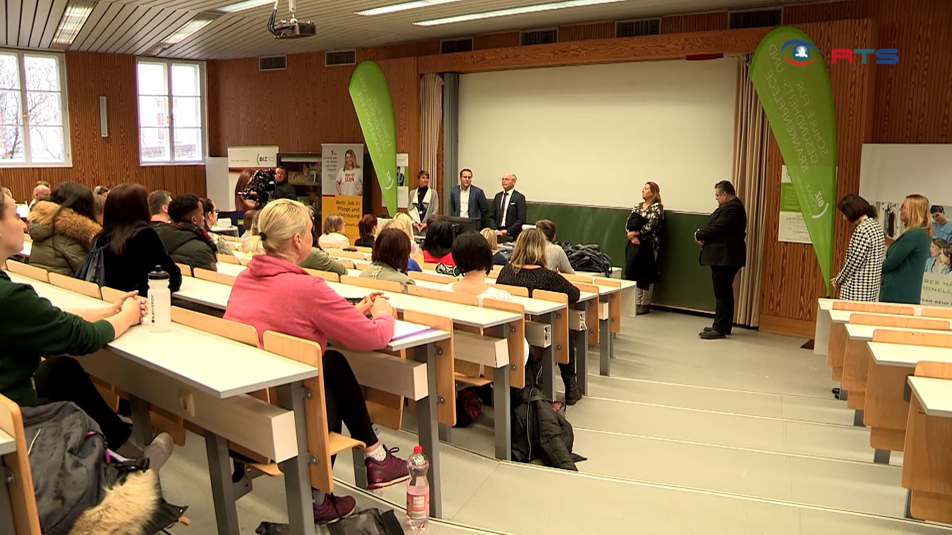 74-absolventen-der-salk-pflegeschule