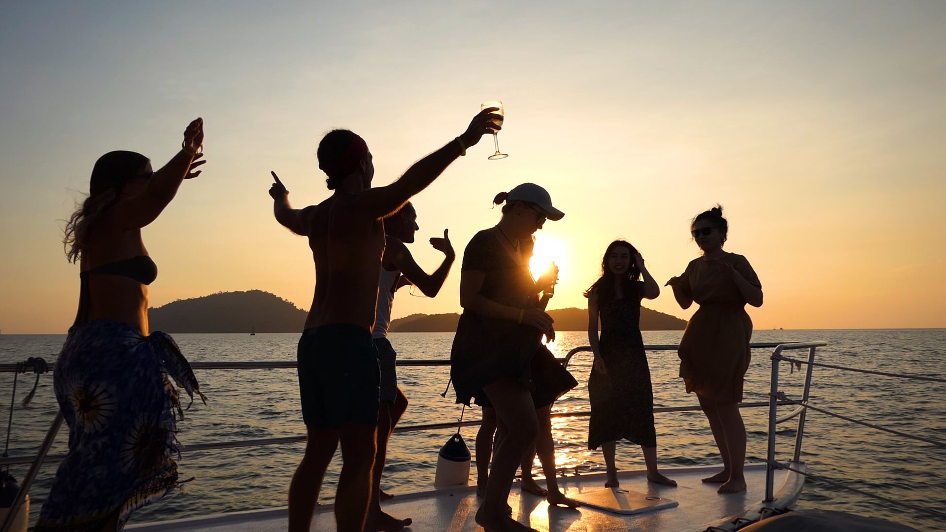 PARTY CRUISE