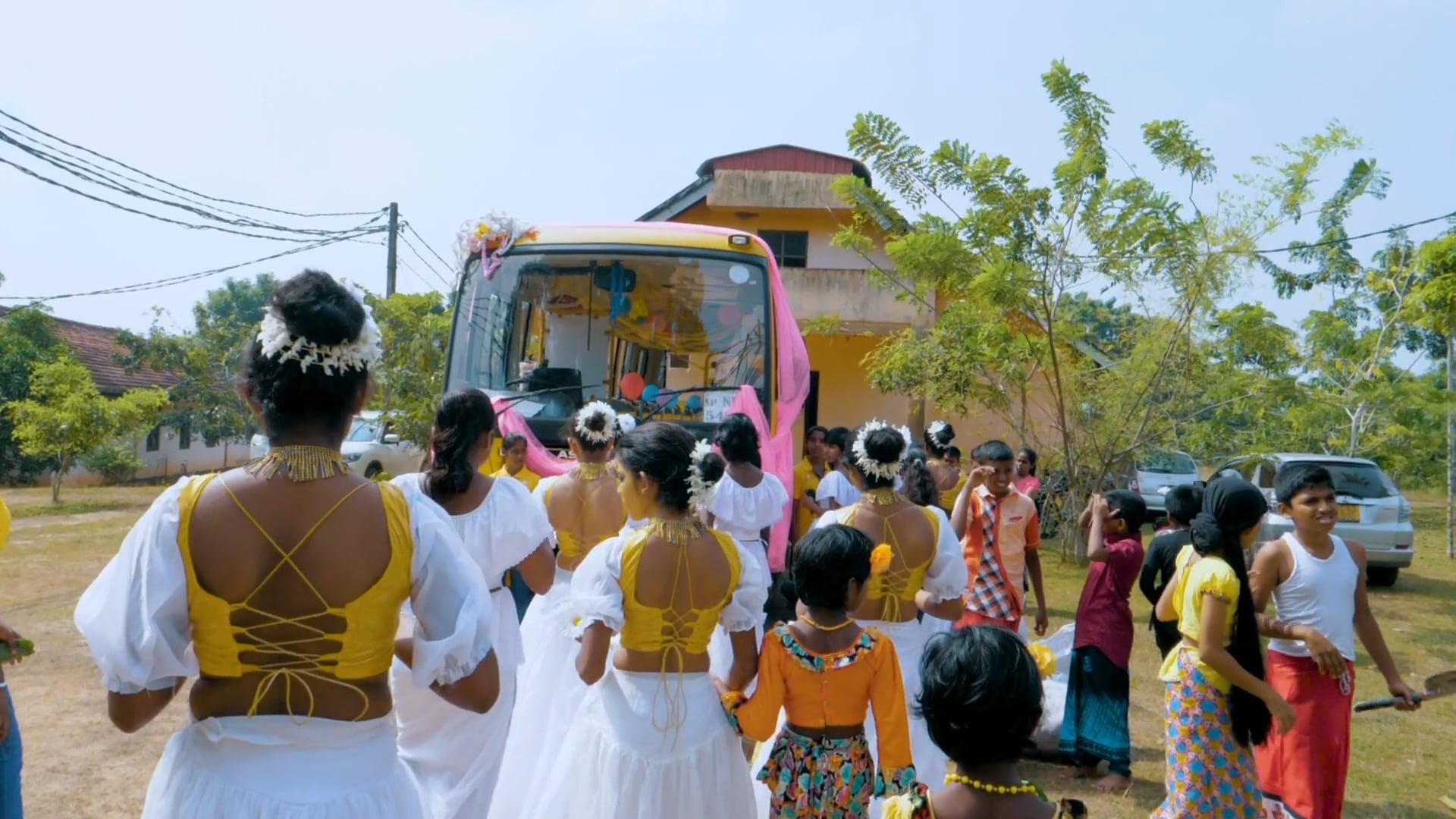 Sri Lanka in Mini Magic Bus - Trailer