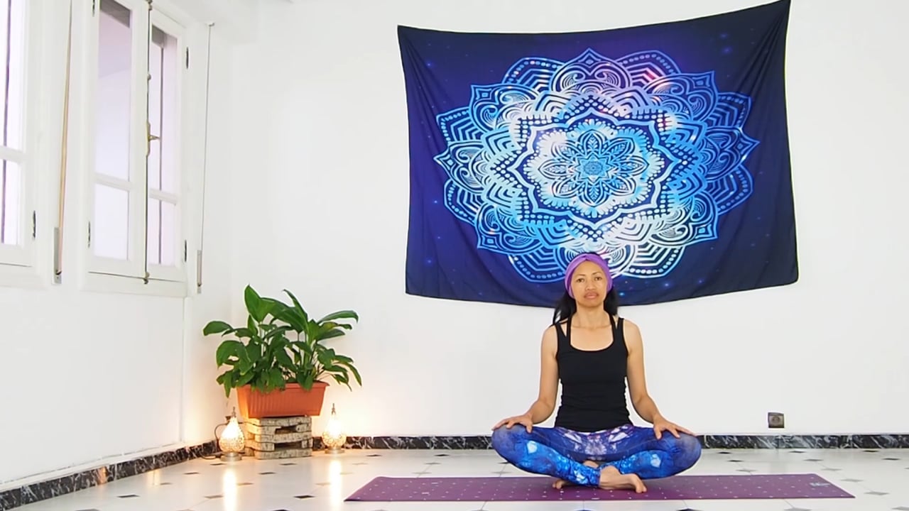 Jour 18. Yoga du matin - Routine pour échauffer le corps avec Aline Rakotoson Babelon (25 min)