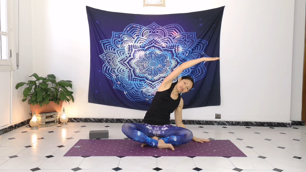 27. Cours de Yoga - Renforcer les obliques avec Aline Rakotoson-Babelon (21 min)