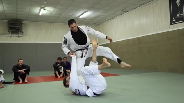 XGuard 9) Passage en équilibre sur une jambe