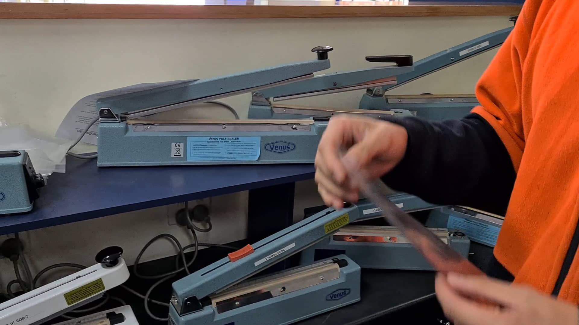 VHIB111 HEAT SEALRS on Vimeo