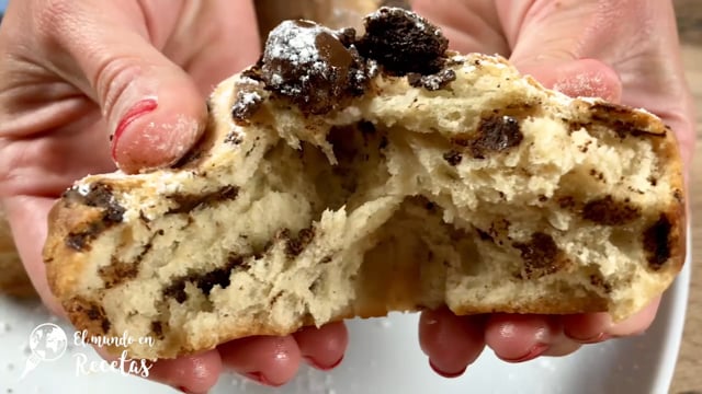 Oliebollen, buñuelos al horno con chocolate y azúcar glass