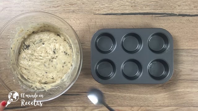 Oliebollen, buñuelos al horno con chocolate y azúcar glass