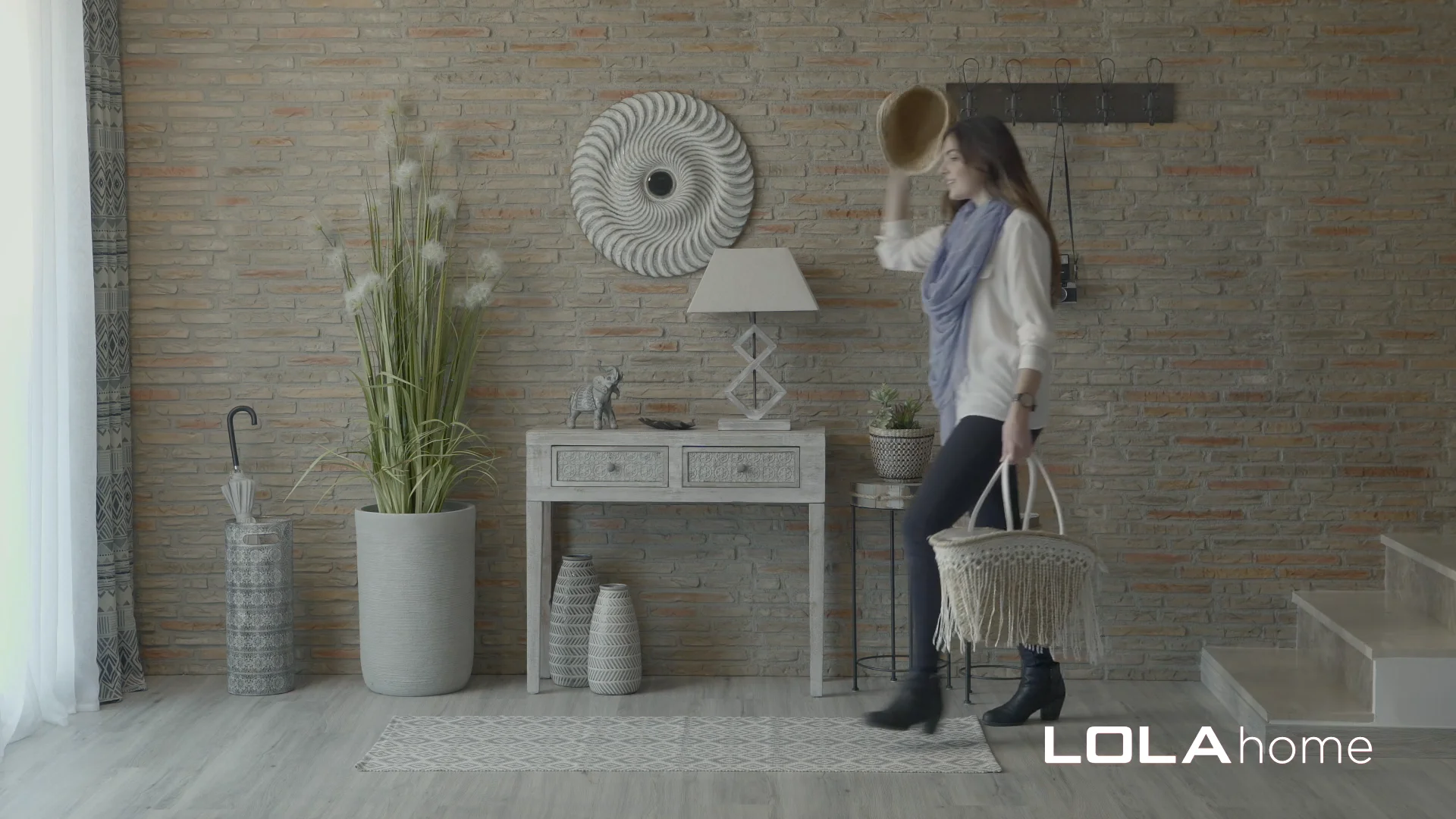 Lola Home. Decora y redecora tu recibidor on Vimeo