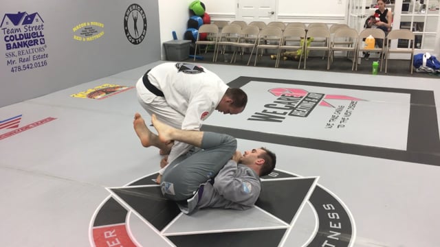 RDLR- Knee Cut  into an Arm Bar