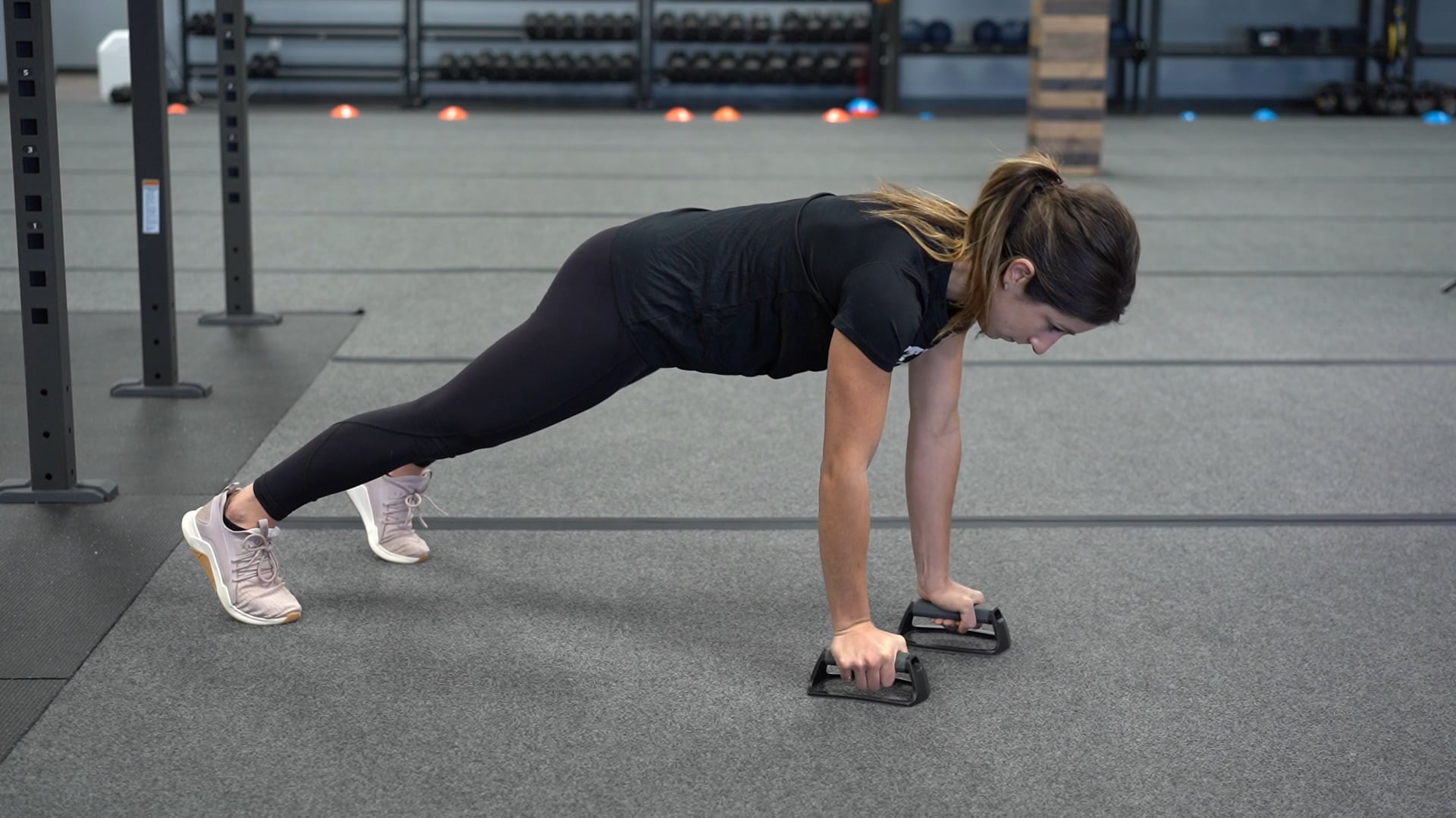 Alt Arm Raise High Plank on Vimeo