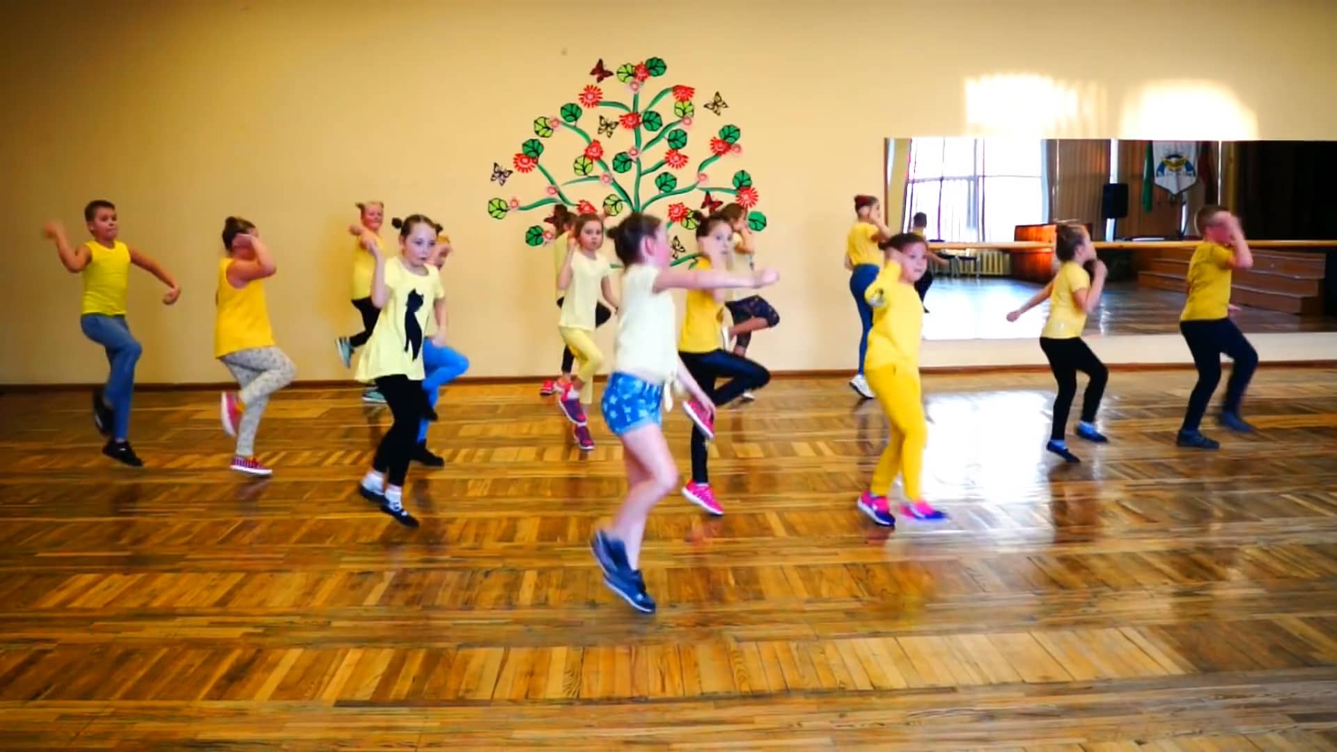 ZUMBA KIDS Electronic Song Minions dovydaszumba on Vimeo