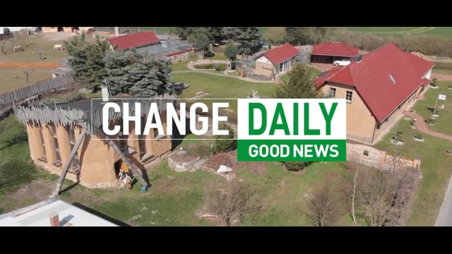 House of straw bales, clay and sand - MARCEL BARZ -- FFCH CHANGE DAILY 25