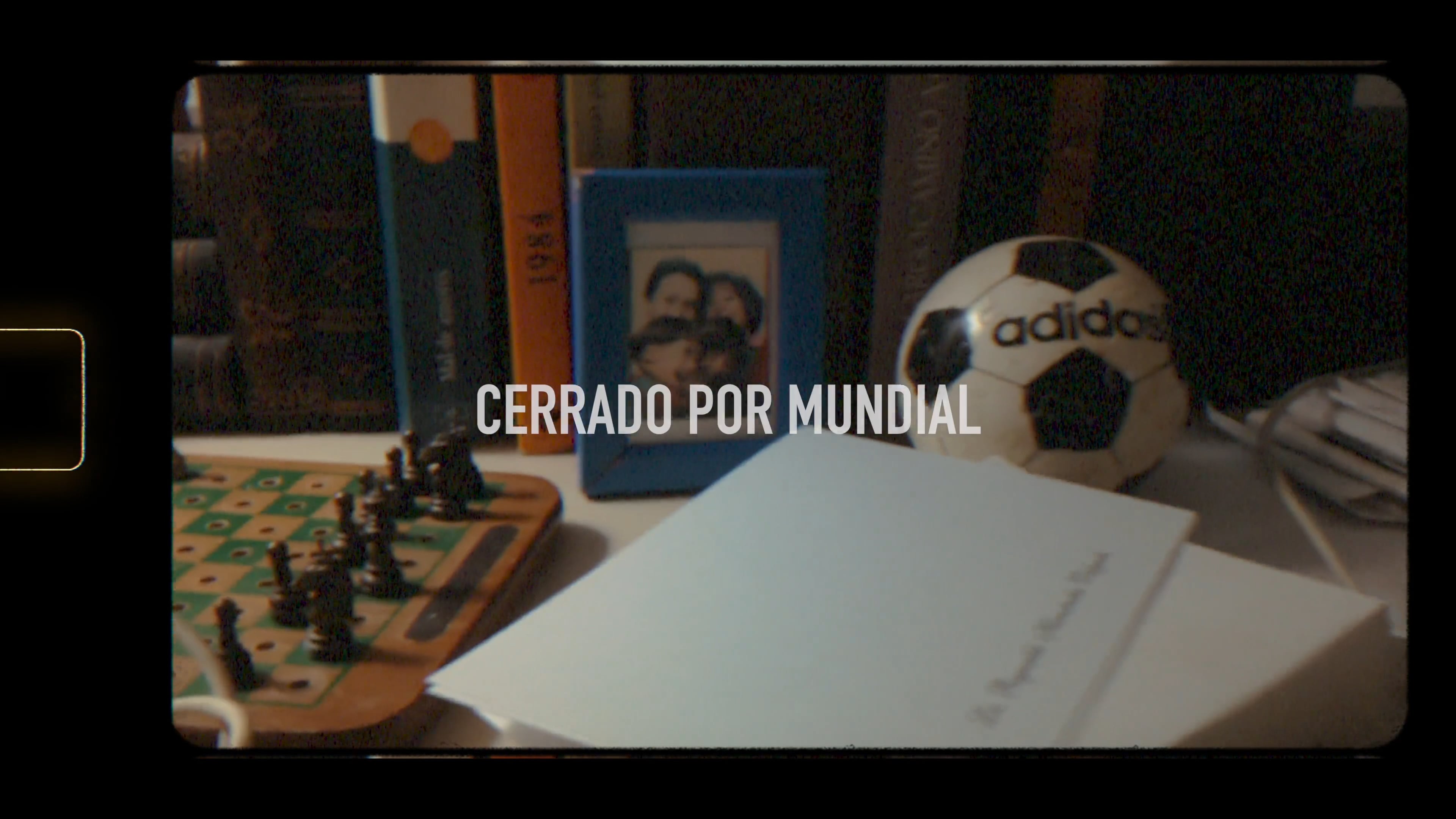 Cerrado por mundial y por cuarentena.