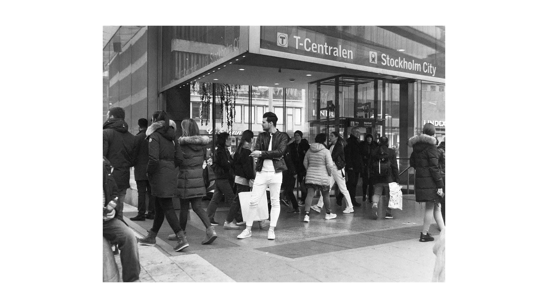 MADE ON FILM #01 | ANALOG STREET PHOTO WALK | MAMIYA 645 1000S