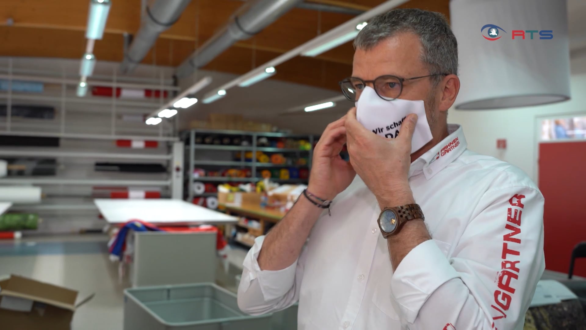 maske-statt-flagge-fahnen-gaertner-in-mittersill-erweitert-portfolio