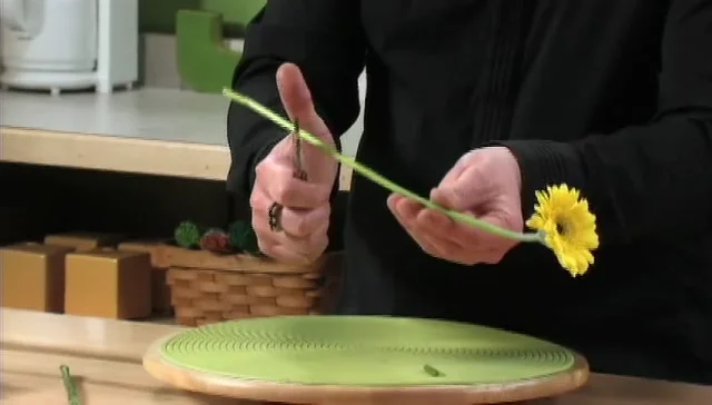 WHAT IS A FLORAL KNIFE AND HOW TO USE ONE