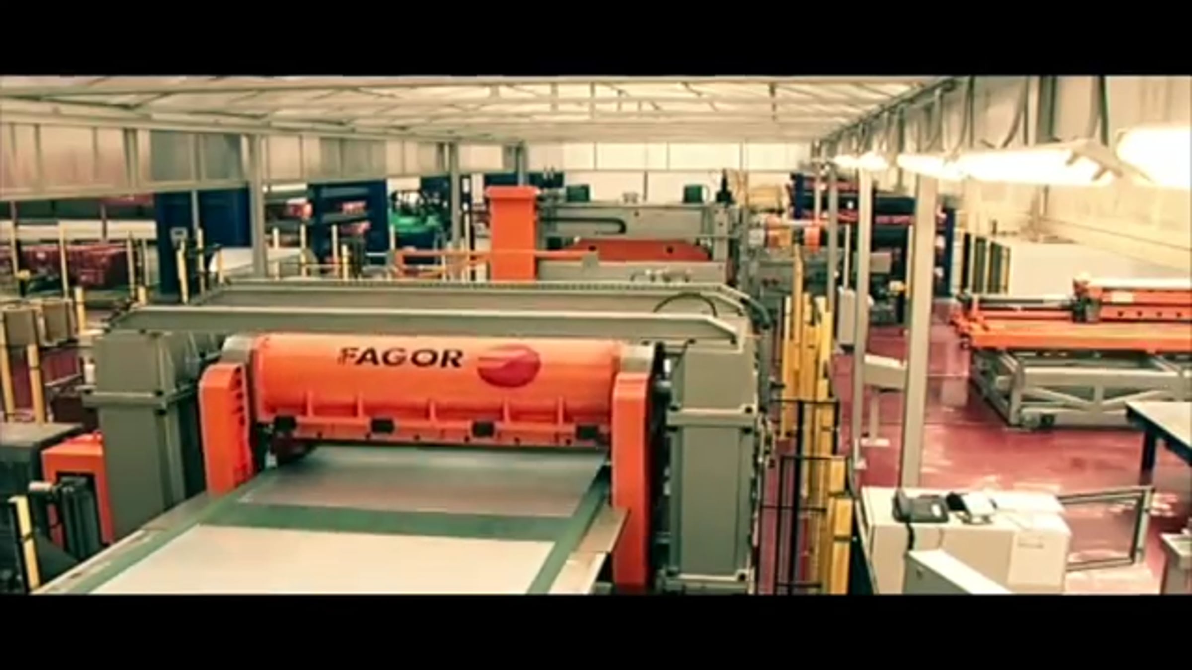 Cut to length line with rotary shear - Linea de corte transversal con ...