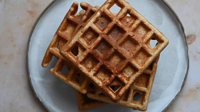 Cavoli a merenda dalla padella Waffles integrali