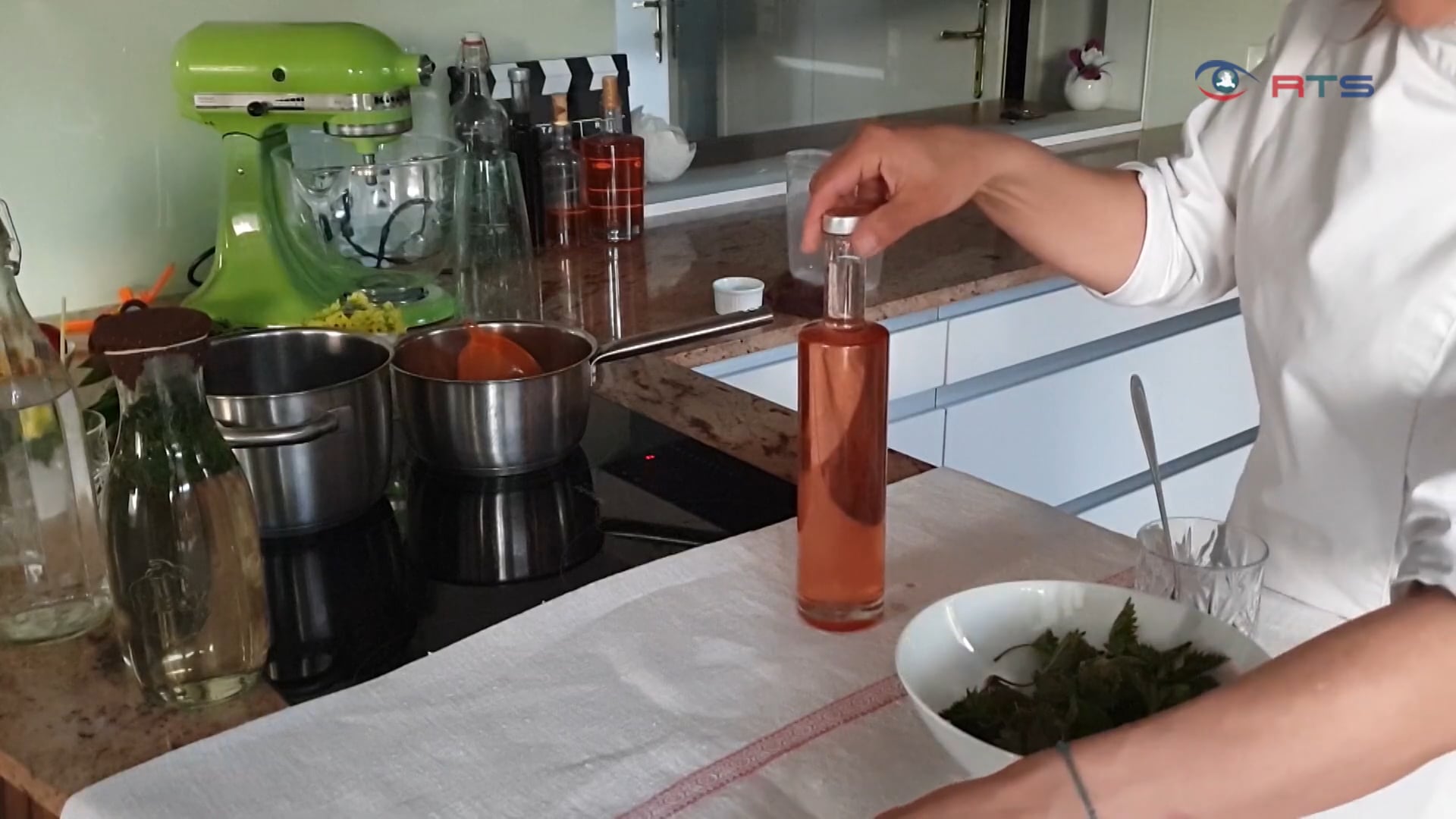 tipps-von-anna-brennnessel-sirup-einfach-selbst-gemacht