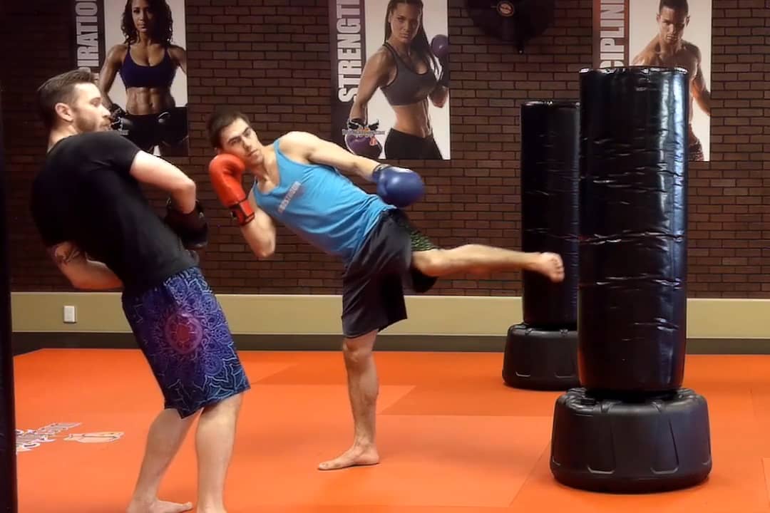 Fitness Kickboxing - The Side Kick (How To) on Vimeo