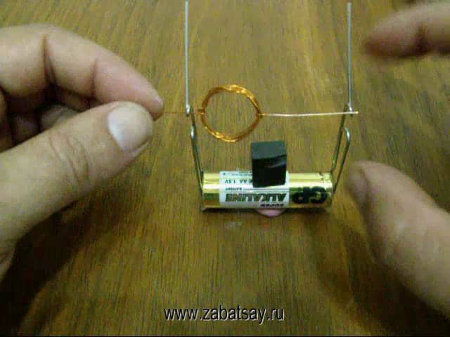 Simple homemade electric motor (Простой самодельный электромотор) on Vimeo