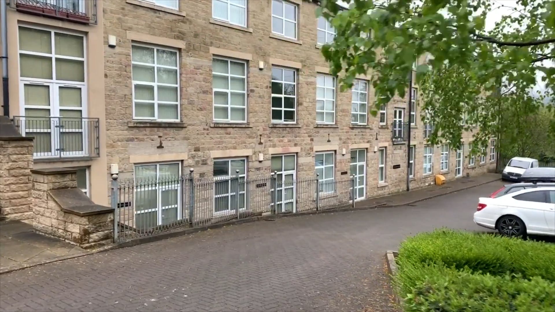 TO LET Brackendale Lodge, Thackley £425 PCM on Vimeo