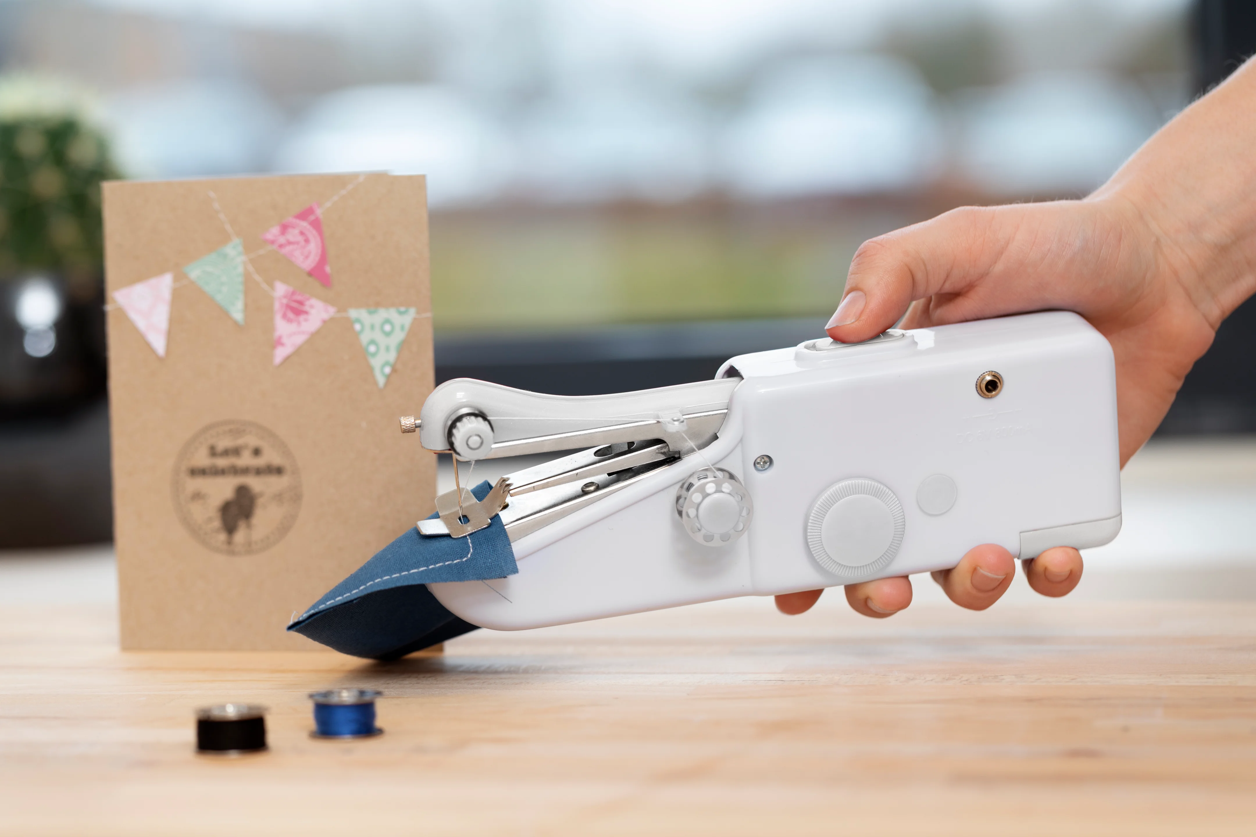 How to use a hand sewing machine (46143) on Vimeo