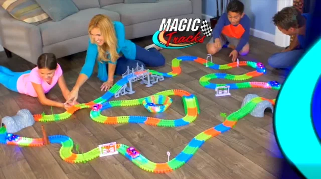 Mega kit Magic Tracks 416 pièces + 2 voitures + 2 croisements  Magasindejouets - 27,90€