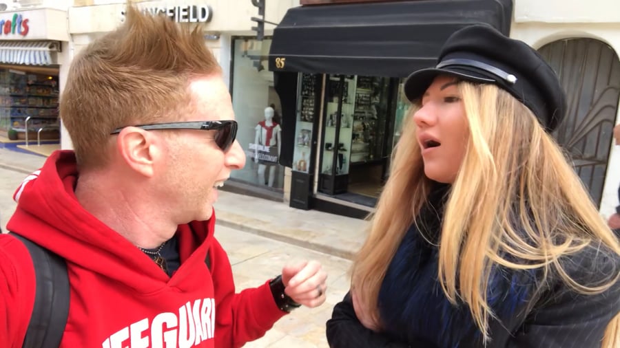 Eric meets a lady in Malta (Valetta)