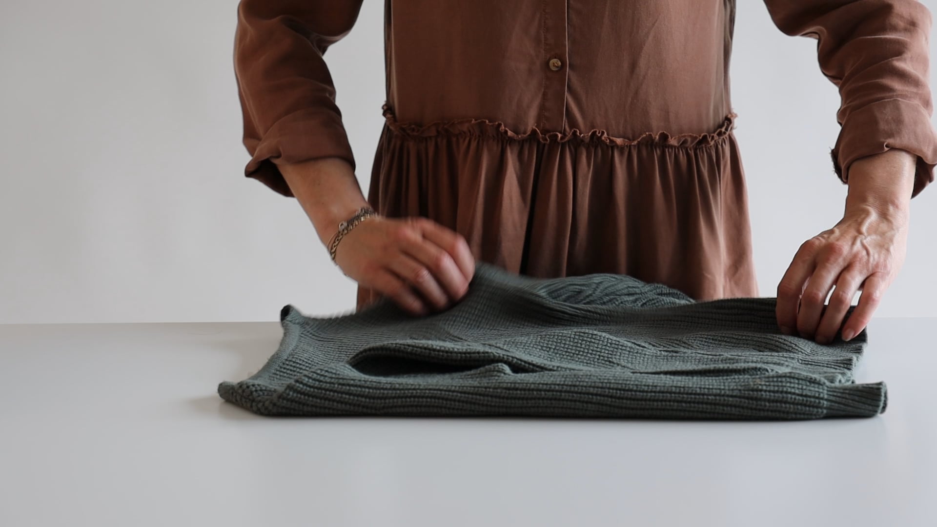 How to fold cardigans on Vimeo
