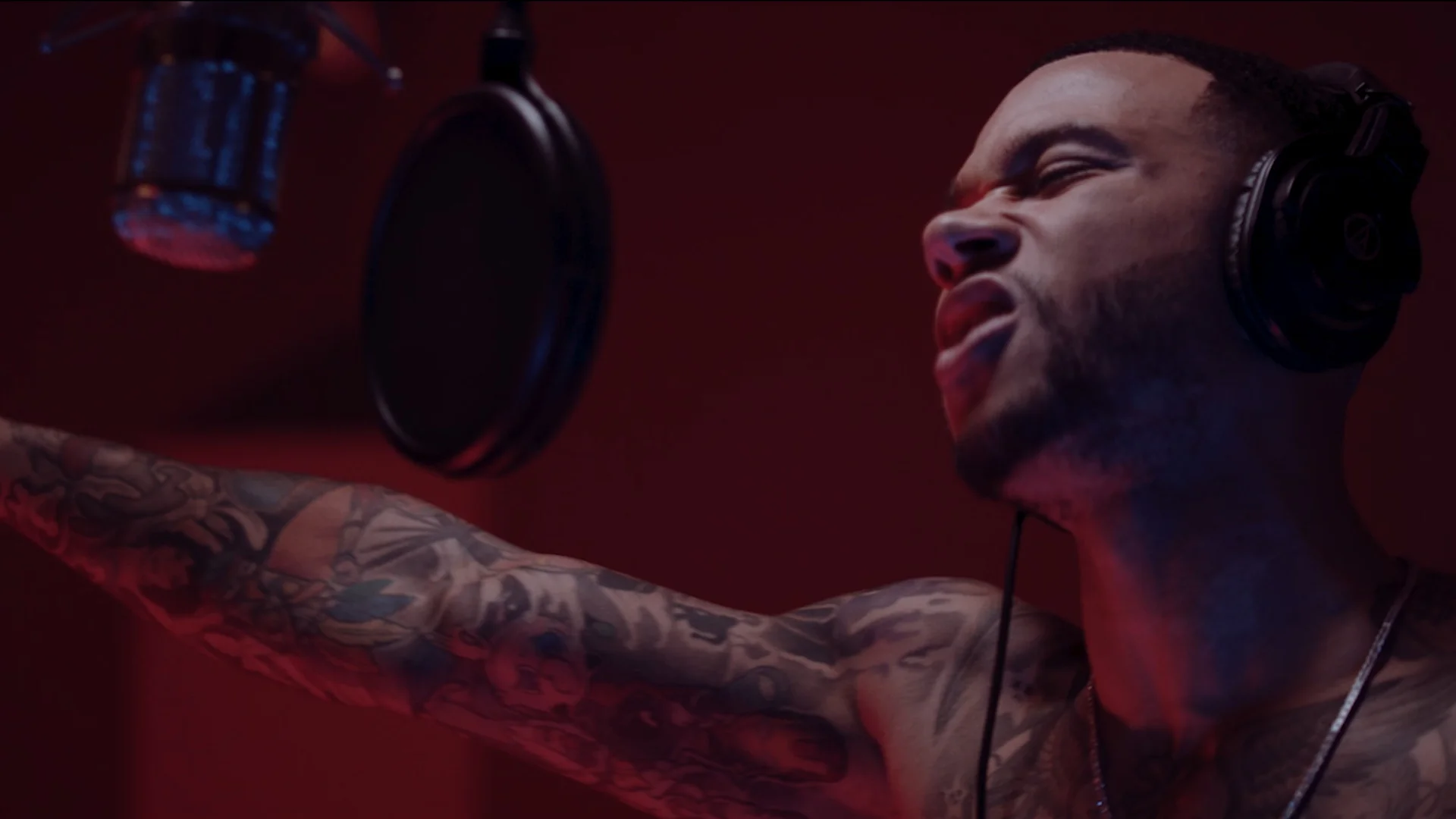 Memphis Depay - No Love (Official Video) 