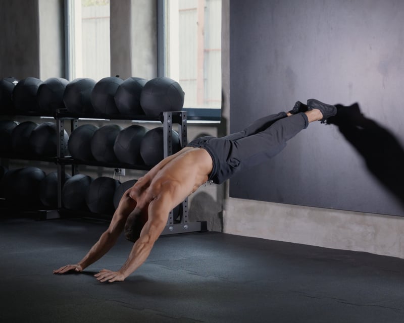 Advanced Plank - Agains The Wall